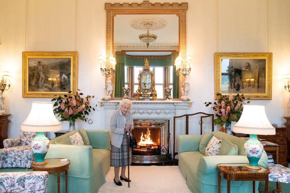 Queen Elizabeth waits in the Drawing Room before receiving Liz Truss for an audience at Balmoral Castle, Scotland, on September 6, 2022. Jane Barlow/Pool via REUTERS