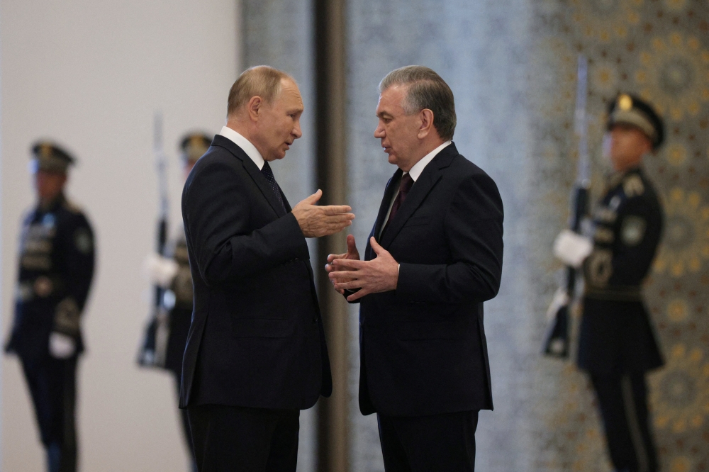 Russian President Vladimir Putin speaks with Uzbek President Shavkat Mirziyoyev during a meeting on the sidelines of the Shanghai Cooperation Organization (SCO) summit in Samarkand, Uzbekistan, on September 15, 2022. Sputnik/Sergey Bobylev/Pool via REUTERS