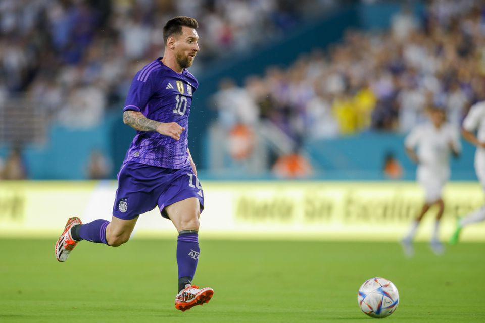 Argentina forward Lionel Messi (10) runs with the ball during the first half against Honduras at Hard Rock Stadium in Miami, Florida, on September 23, 2022.   Mandatory Credit: Sam Navarro-USA TODAY Sports