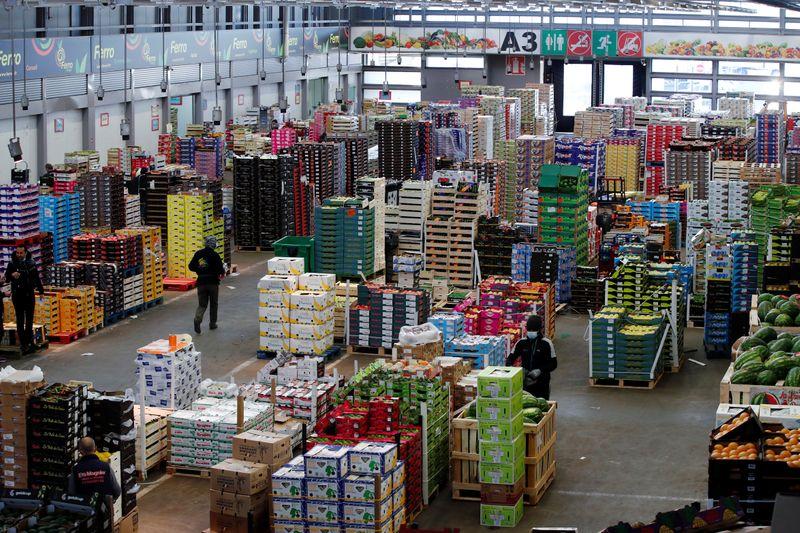 A general view of the fruits and vegetables pavilion at Rungis International wholesale food market following the outbreak of the coronavirus disease (COVID-19) in Rungis, south of Paris, on May 15, 2020. File Photo / Reuters
