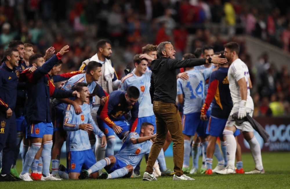 Spain players and coach Luis Enrique celebrate after their UEFA Nations League Group B match against Portugal at the Estadio Municipal de Braga, Braga, Portugal, on September 27, 2022. 
REUTERS/Pedro Nunes