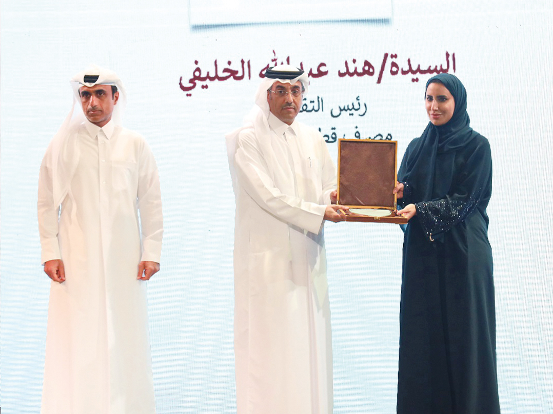 Minister of Labour H E Dr. Ali bin Smaikh Al Marri, presents the award to QIB Human Capital Group’s Head of Qatarisation Hind Al Khulaifi, in Doha, recently.