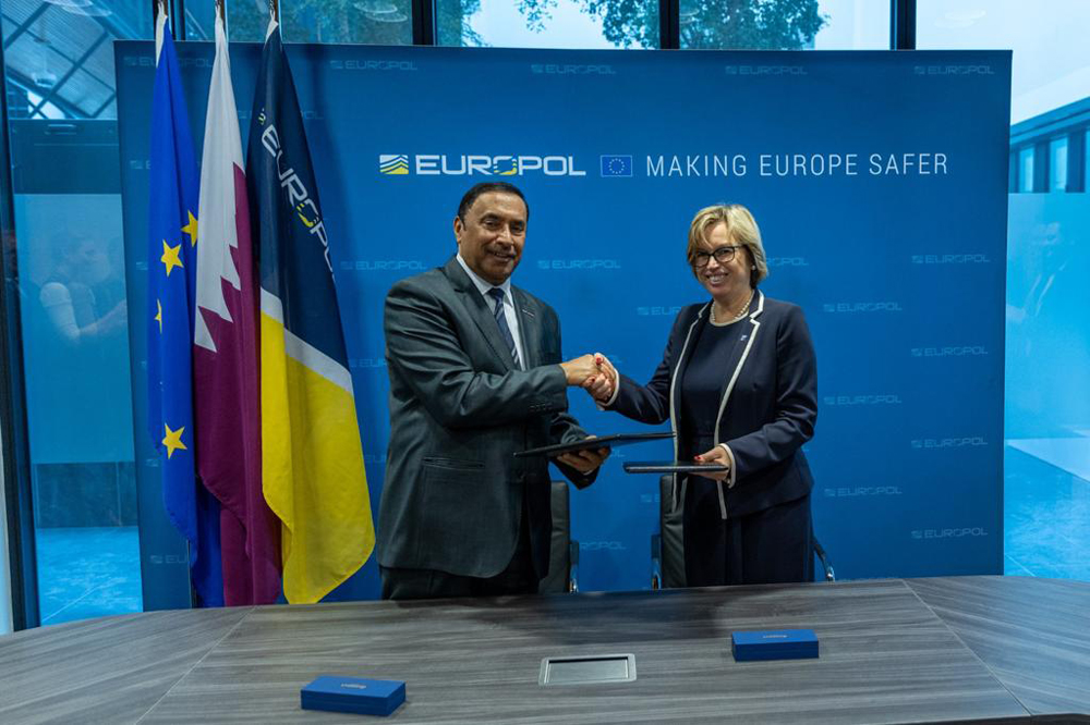 ‏Major General Khalifa Nasr Al Nasr, Director of the Human Resources Department at the MoI and Catherine De Bolle, Executive Director of Europol, during signing of the agreement.