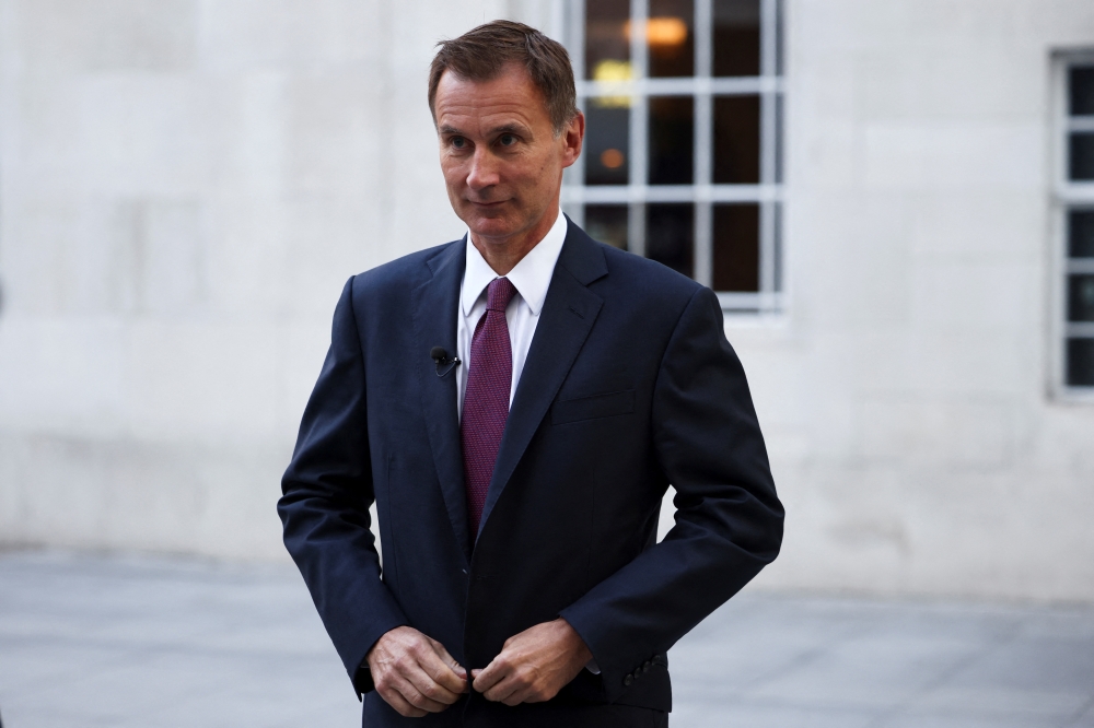 British Chancellor of the Exchequer Jeremy Hunt speaks during an interview with television correspondent Robert Peston outside the BBC headquarters, in London, Britain, October 15, 2022. Reuters/Henry Nicholls