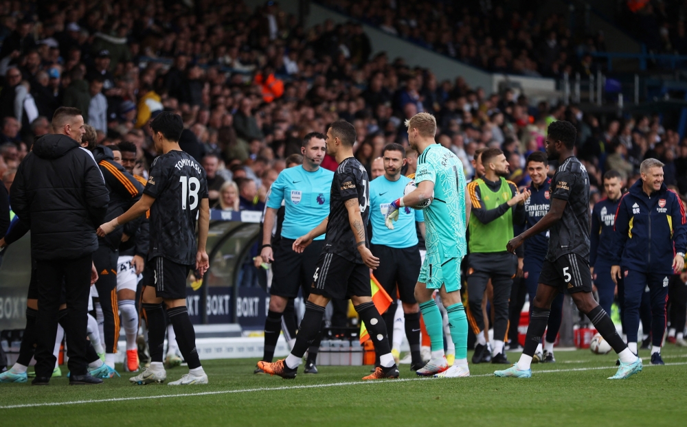 Players walk off the pitch as play is stopped due to technical problems during the EPL match between Leeds United and Arsenal at Elland Road, Leeds, Britain, on October 16, 2022.   Action Images via Reuters/Molly Darlington