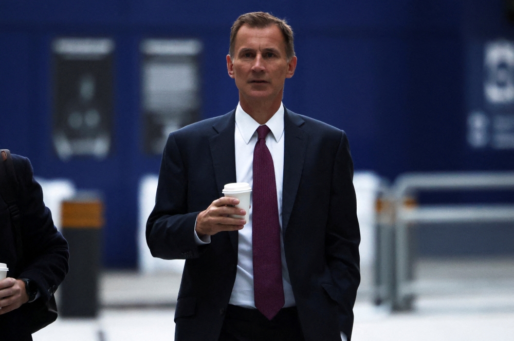 British Chancellor of the Exchequer Jeremy Hunt arrives at the BBC, in London, Britain, October 15, 2022. (REUTERS/Henry Nicholls)