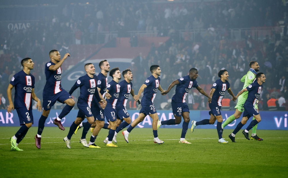 Paris St Germain players celebrate after the Ligue 1 match against Olympique de Marseille at the Parc des Princes, Paris, France, on October 16, 2022.   REUTERS/Stephane Mahe