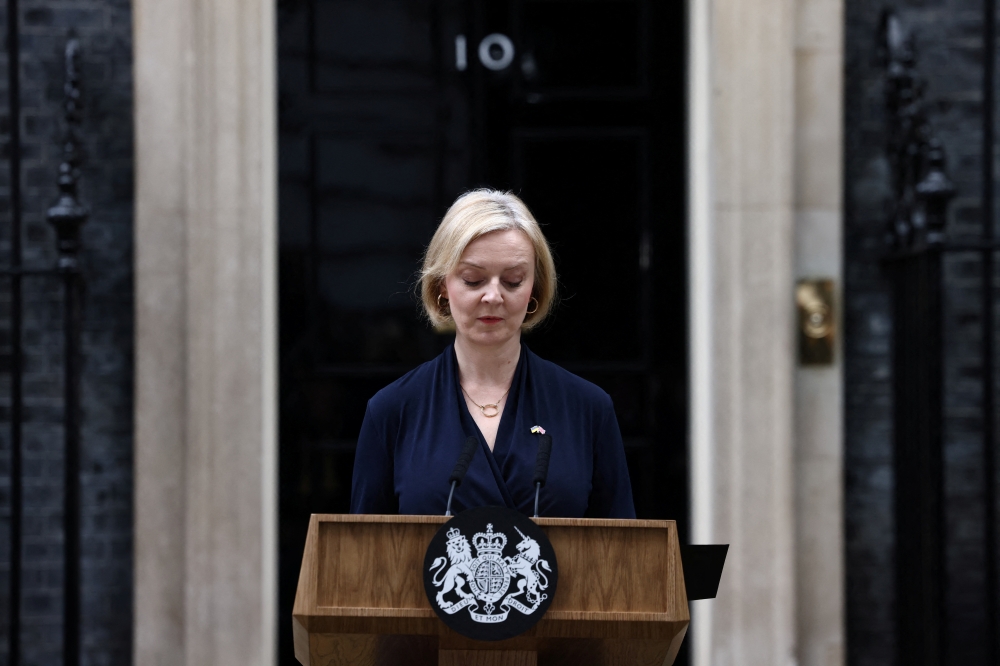 British Prime Minister Liz Truss announces her resignation, outside Number 10 Downing Street, London, Britain, on October 20, 2022. (REUTERS/Henry Nicholls)