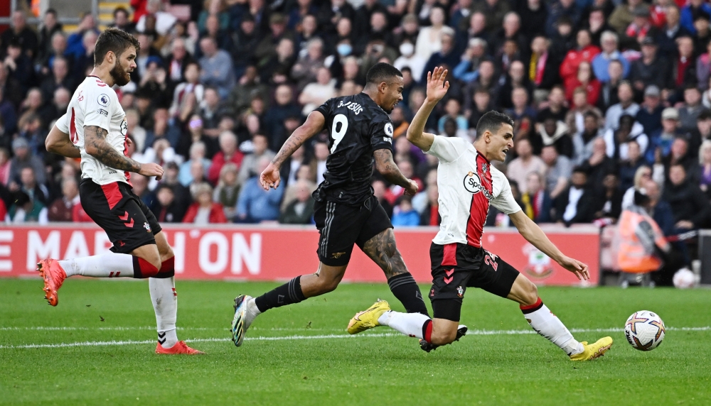 Arsenal's Gabriel Jesus in action with Southampton's Mohamed Elyounoussi during their EPL match at St Mary's Stadium, Southampton, Britain, on October 23, 2022.   REUTERS/Dylan Martinez
