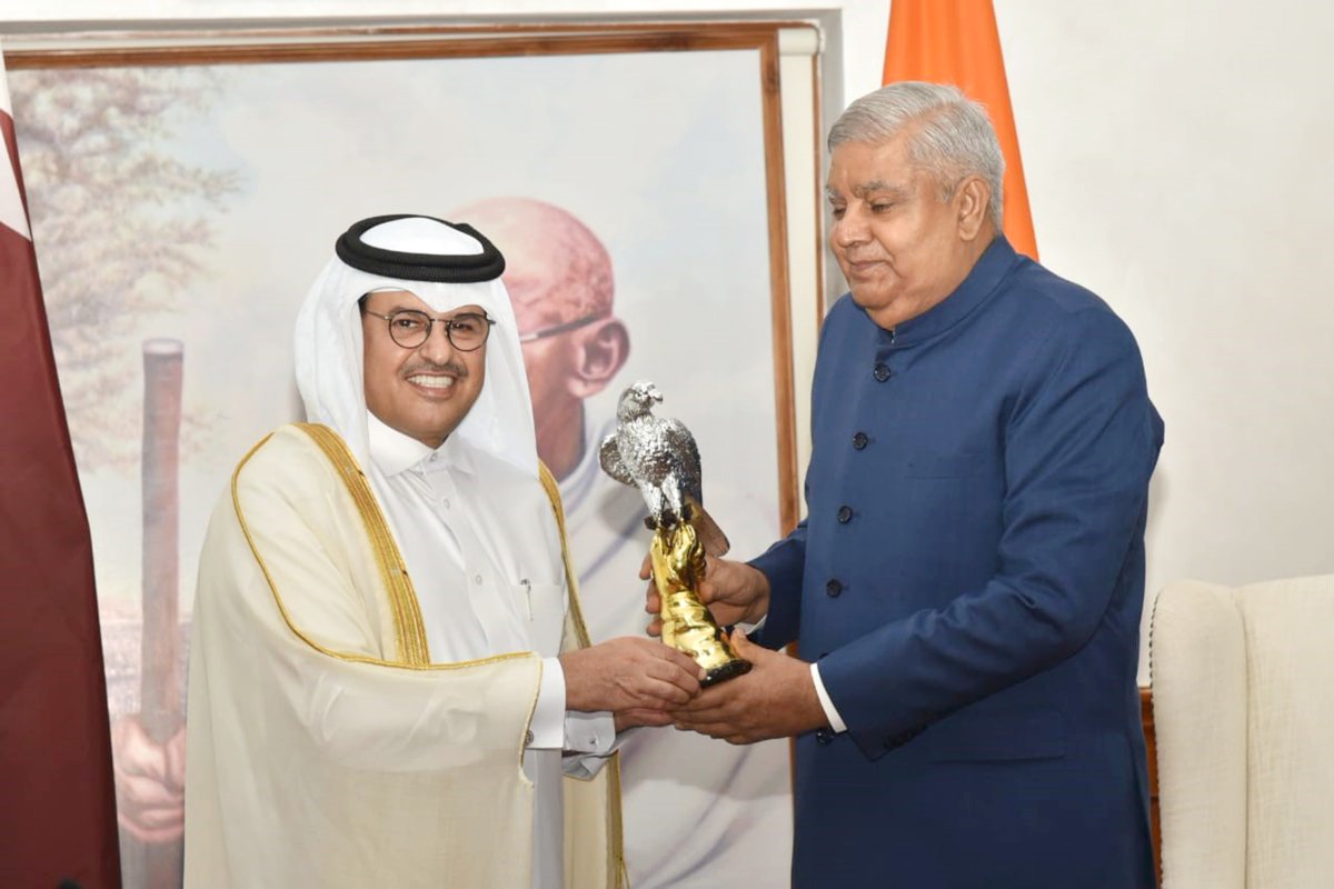 Vice-President of India H E Jagdeep Dhankhar honouring Ambassador of Qatar to India H E Mohammed bin Khater Al Khater.