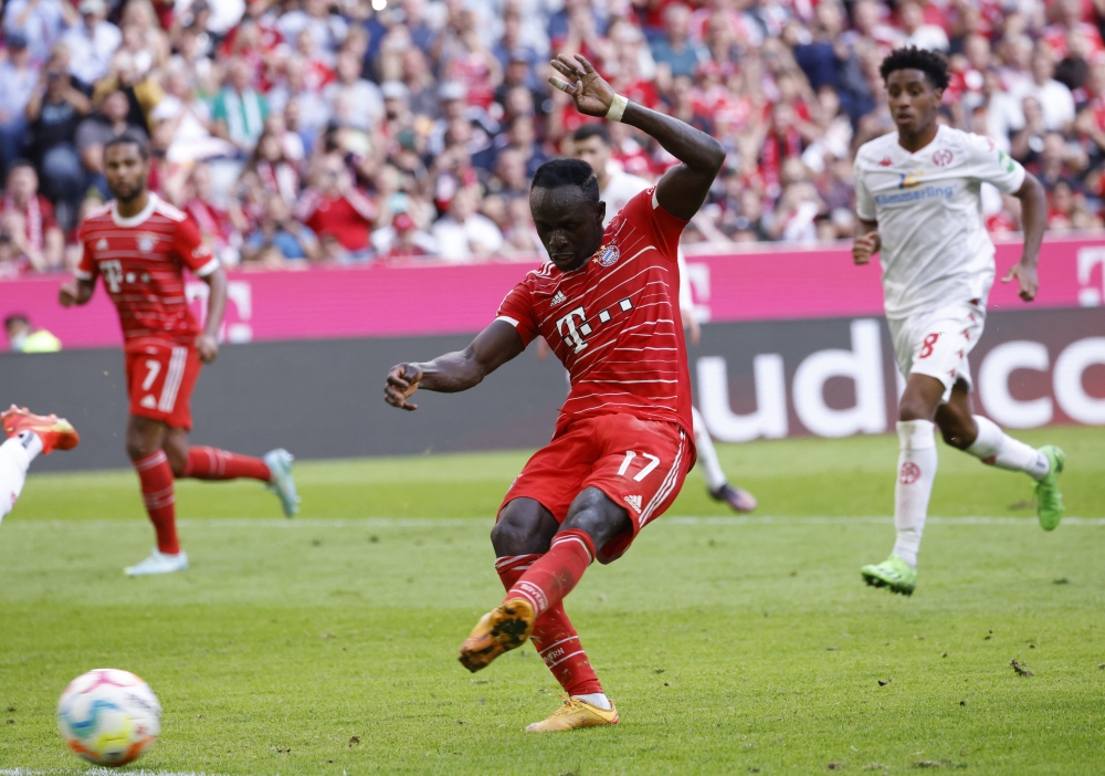 Bayern Munich's Sadio Mane scores their third goal during the Bundesliga match against Mainz at the Allianz Arena, Munich, Germany, on October 29, 2022.  REUTERS/Michaela Rehle 