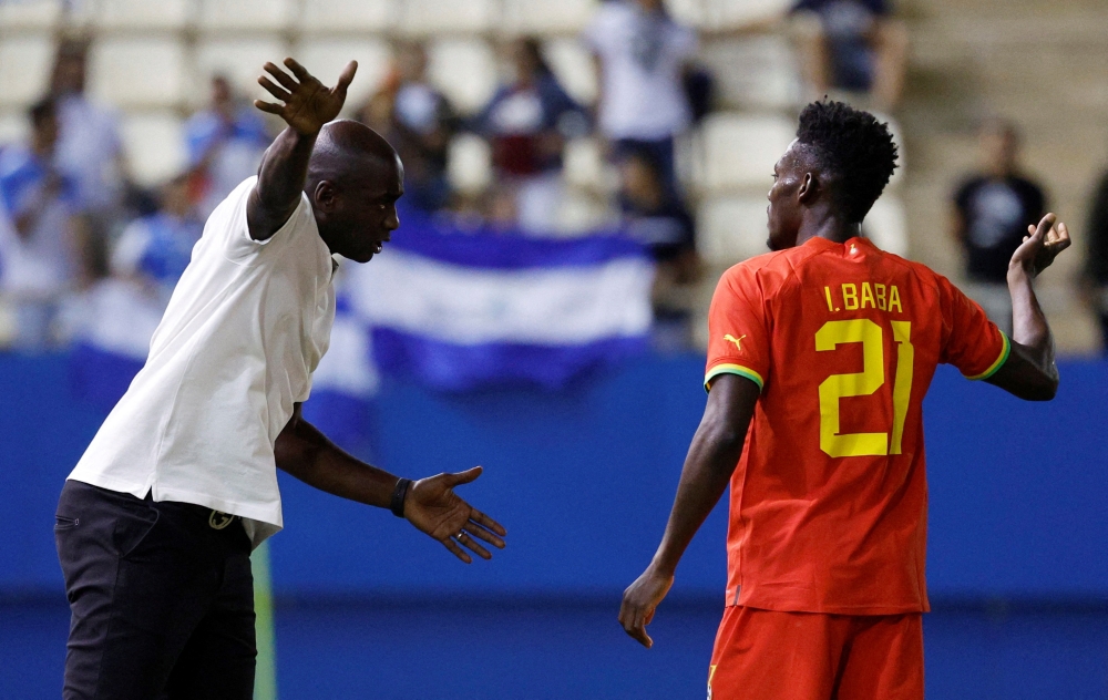 Ghana coach Otto Addo gives instructions to Iddrisu Baba during the International Friendly (Nicaragua v Ghana) at Francisco Artes Carrasco Stadium, Lorca, Spain, on September 27, 2022. (REUTERS/Susana Vera)