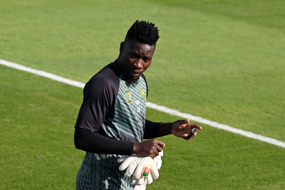 Cameroon's goalkeeper Andre Onana takes part in a training session at the Al Sailiya SC Training Site in Doha. (Photo by Issouf Sanogo / AFP)