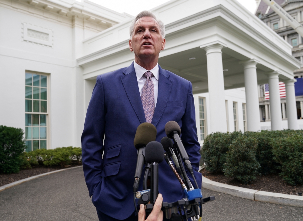 House Republican leader Kevin McCarthy speaks to reporters following a meeting with US President Joe Biden and other congressional leaders at the White House in Washington, US, November 29, 2022. REUTERS/Kevin Lamarque