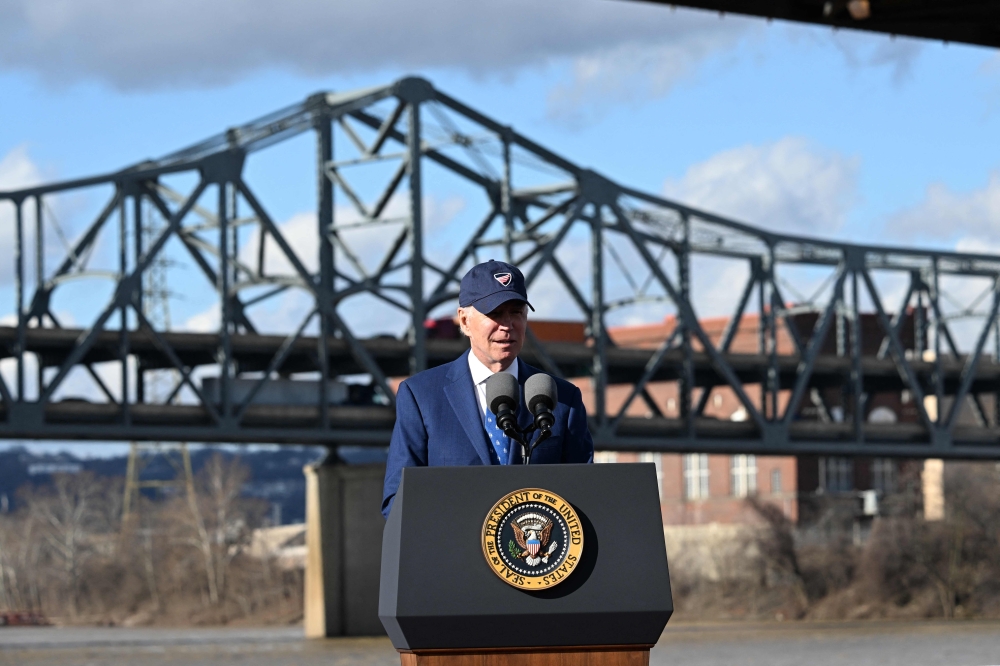 US President Joe Biden speaks about the bipartisan infrastructure law in front of the Brent Spence Bridge in Covington, Kentucky, on January 4, 2023. (Photo by Jim WATSON / AFP)