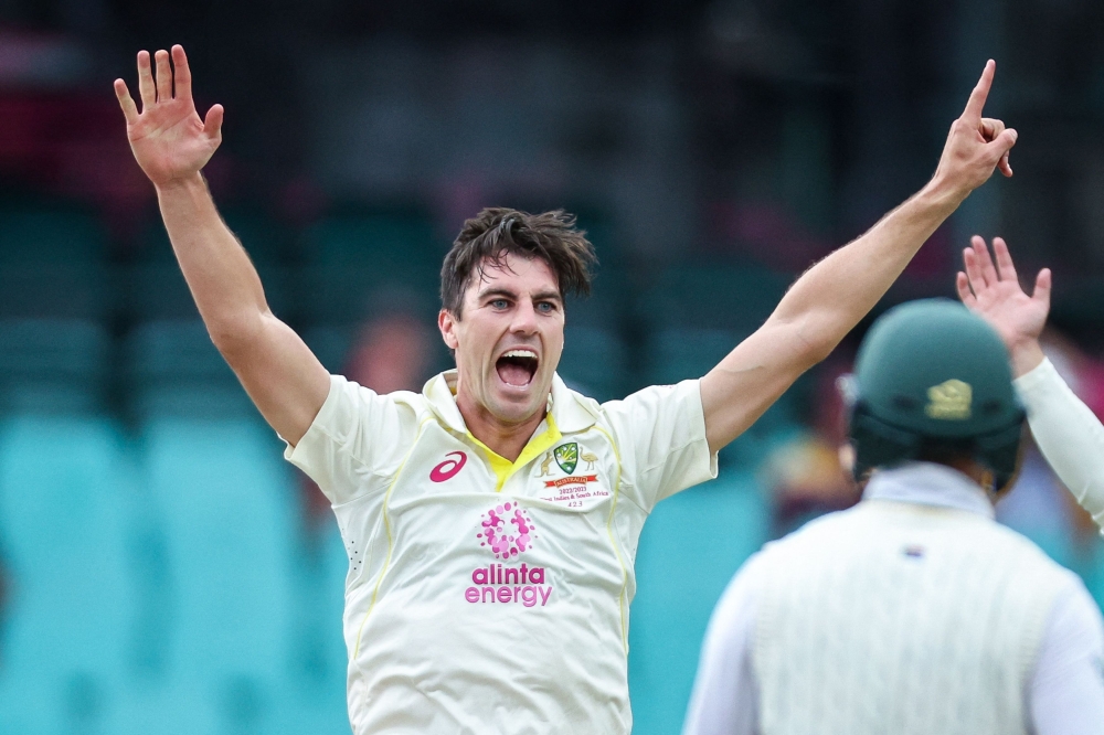 Australia's captain Pat Cummins celebrates after dismissing South Africa's Khaya Zondo during the third cricket Test match between Australia and South Africa at the Sydney Cricket Ground (SCG) in Sydney on January 7, 2023. (Photo by David Gray / AFP) 