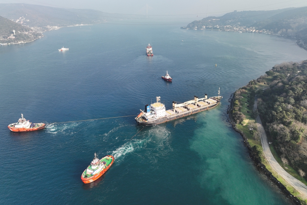 Palau flagged bulker MKK1, carrying grain under UN’s Black Sea grain initiative, is towed free after running aground in Istanbul's Bosphorus, Turkey, January 16, 2023. (REUTERS/Mehmet Emin Caliskan)