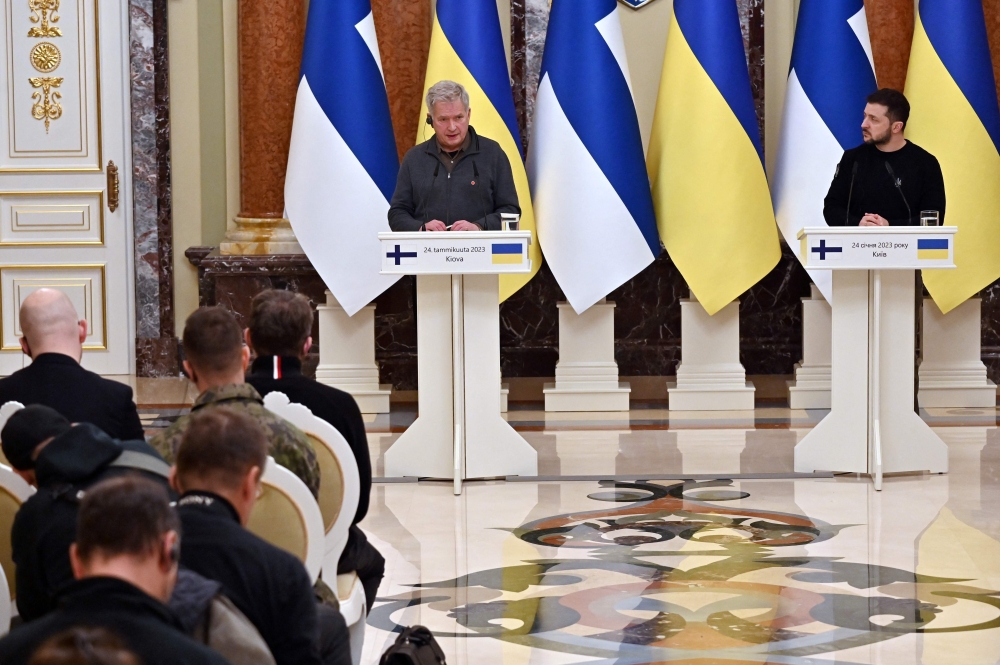 Ukrainian President Volodymyr Zelensky (right) his Finnish counterpart Sauli Niinisto hold a joint press conference following talks in Kiev, on January 24, 2023, amid Russia's military invasion on Ukraine. (Photo by Sergei SUPINSKY / AFP)