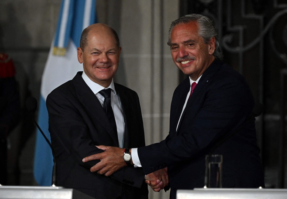 Argentine President Alberto Fernandez and German Chancellor Olaf Scholz (left) during a joint presser at Palacio San Martin in Buenos Aires, on January 28, 2023. (Photo by Luis Robayo / AFP)