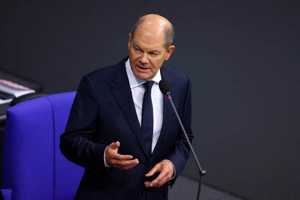 German Chancellor Olaf Scholz addresses the lower house of parliament Bundestag in Berlin, Germany January 25, 2023. (REUTERS/Fabrizio Bensch)