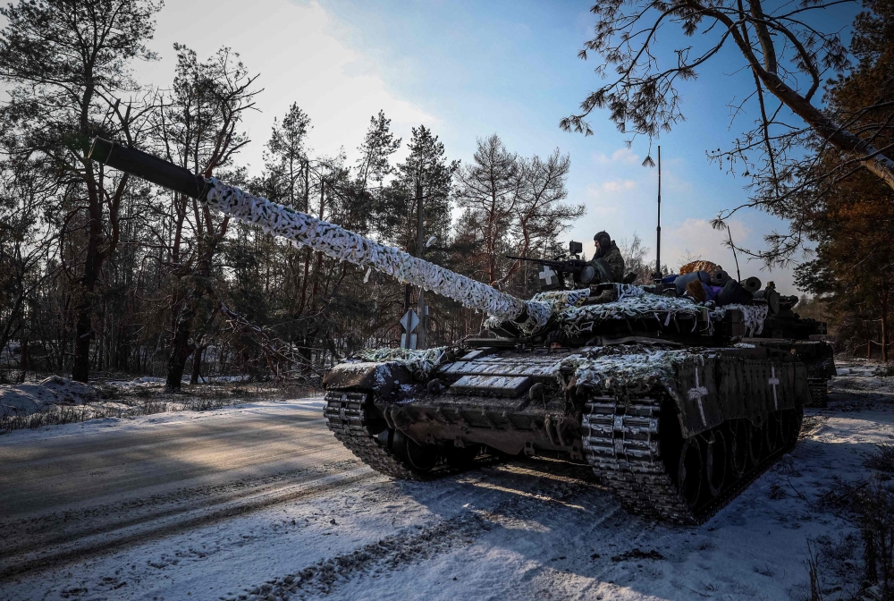 Members of a Ukrainian tank crew prepare their tank for operation in Donetsk region, on February 22, 2023, amid Russia's military invasion on Ukraine. (Photo by ANATOLII STEPANOV / AFP)