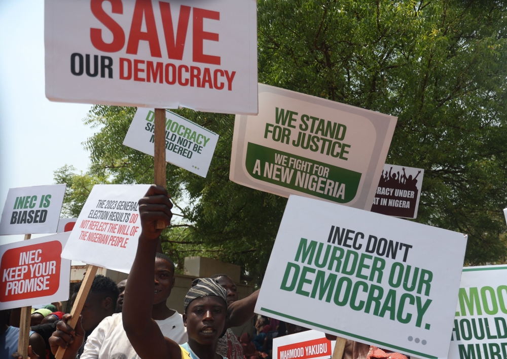 A group of people protest the outcome of the 2023 presidential elections and the emergence of the candidate of All Progressives Congress' (APC) Bola Tinubu as the president-elect in Abuja, Nigeria on March 1, 2023. (Photo by KOLA SULAIMON / AFP)