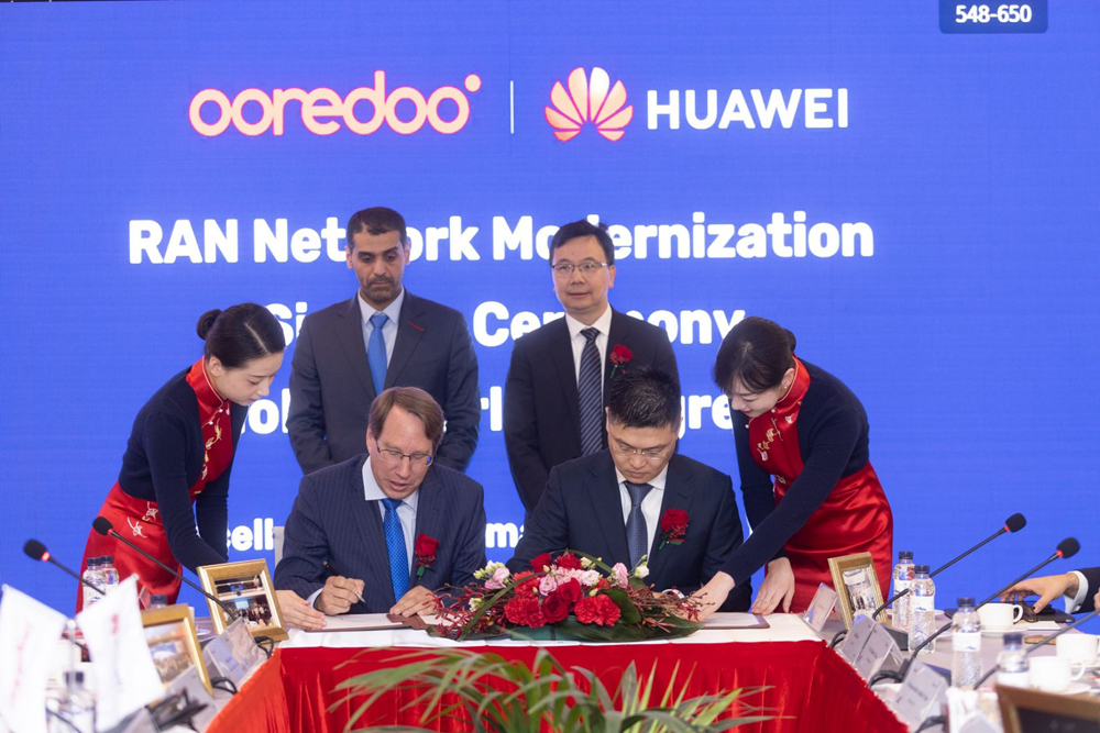 Ooredoo and Huawei officials signing Network Modernisation agreement at Mobile World Congress at the Fira Gran Via, Barcelona.