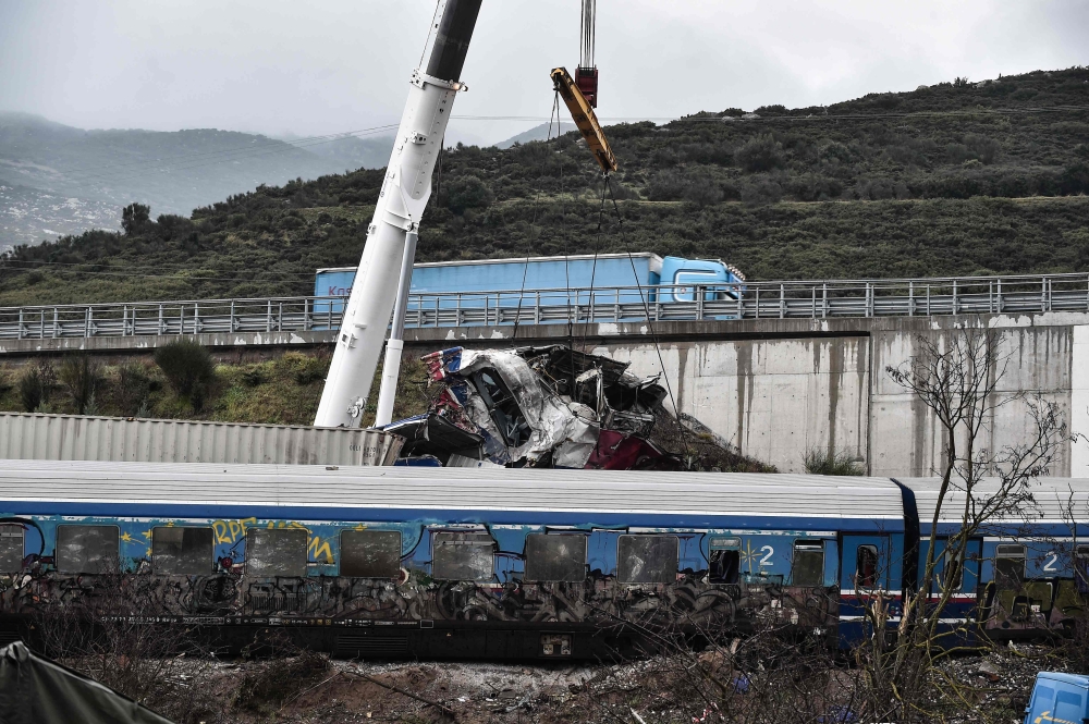 Search operations are underway after a head-on collision of a freight train with a passenger train carrying over 350 people killed dozens of people on February 28, the country's worst-ever rail disaster, in the Tempi Valley near Larissa on March 2, 2023.  (Photo by Sakis MITROLIDIS / AFP)