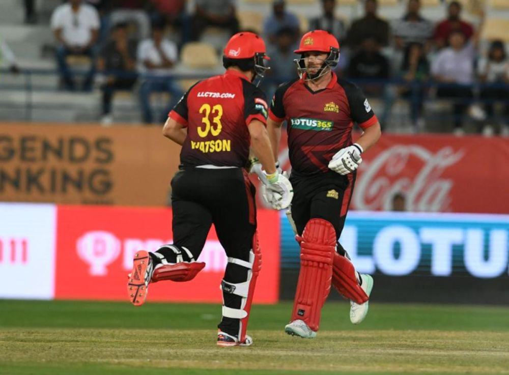 World Giants' Aaron Finch and Shane Watson run between  the wickets during their Legends League Cricket match against India Maharajas at Asian Town International Stadium in Doha, yesterday. Pic: LLC 