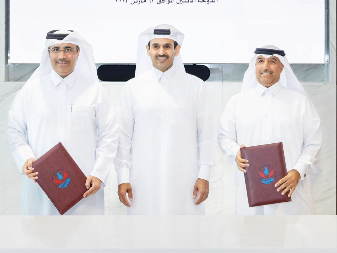 Minister of State for Energy Affairs H E Saad Sherida Al Kaabi (centre) with President of Kahramaa Eng Issa bin Hilal Al Kuwari (left) and Managing Director and General Manager of QEWC Eng Mohammed Nasser Al Hajri during the signing ceremony. 
