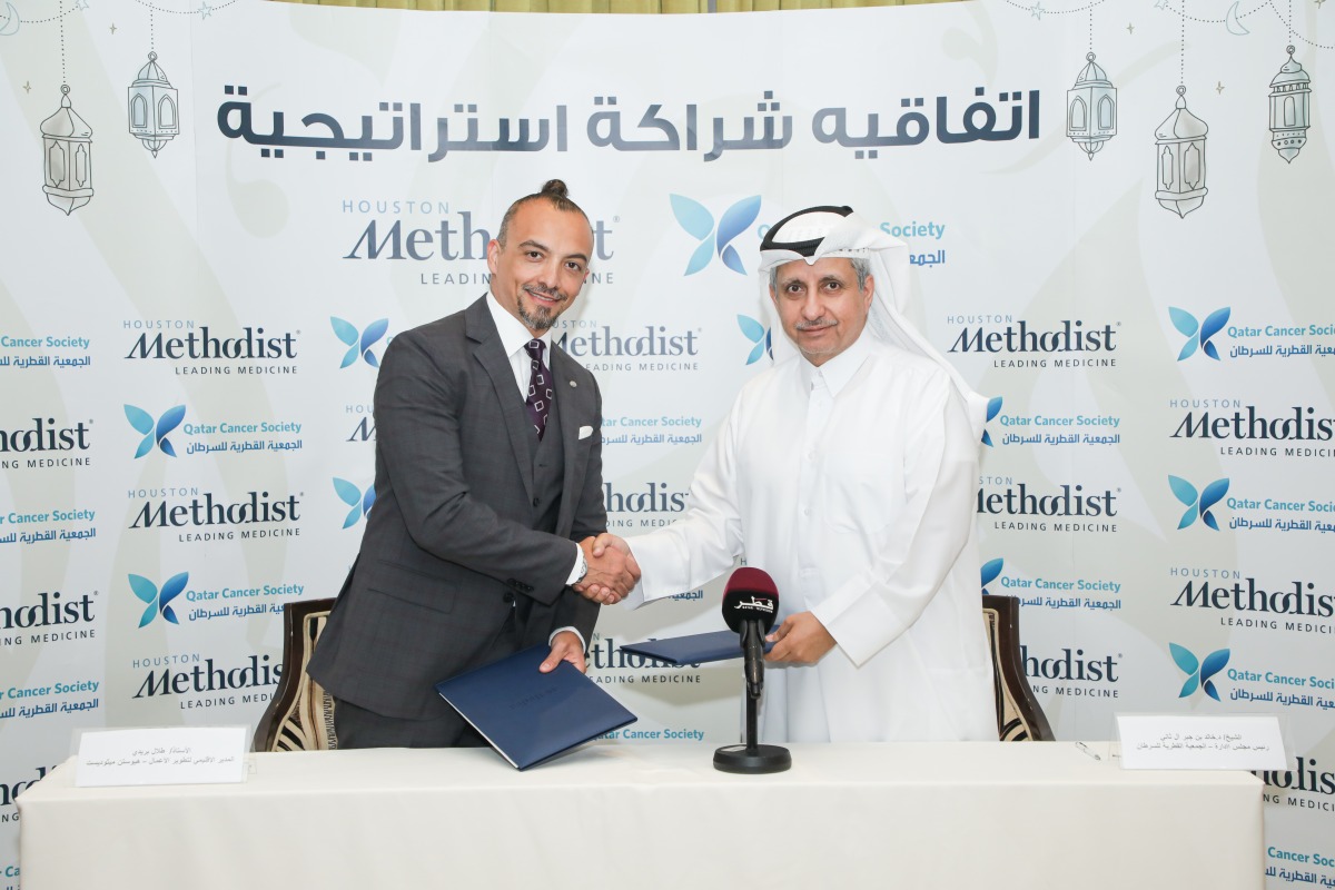 Chairman of Qatar Cancer Society Sheikh Dr. Khalid bin Jabor Al Thani and Regional Director of Global Development at Houston Methodist Global Health Care Services Talal Braidy during the MoU signing ceremony. 