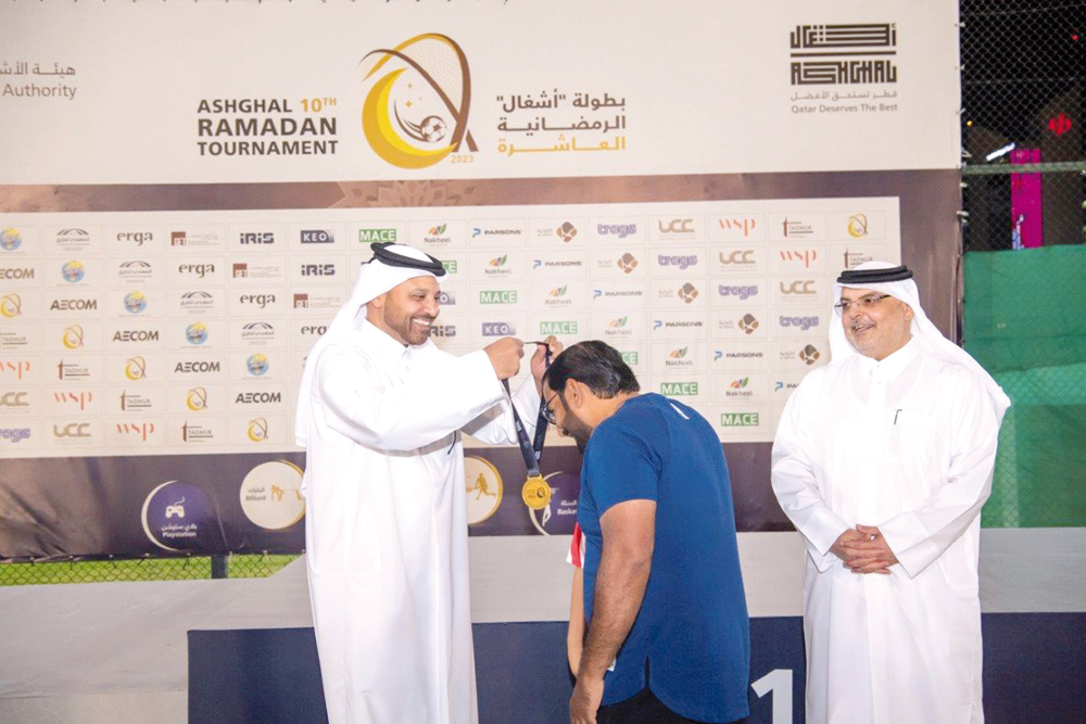 Ashghal President Dr. Eng Saad bin Ahmad Al Muhannadi (right) and Public Relations and Communications Department Manager Abdulla Saad Al Saad while honouring the winners of Ashghal 10th Ramadan Tournament competitions 2023.