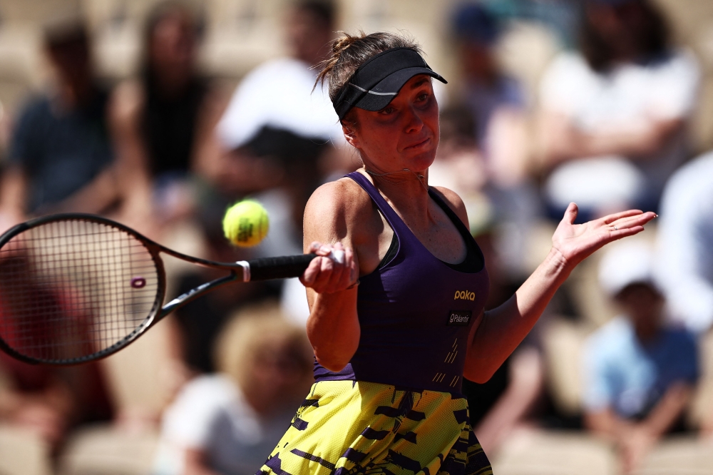 Ukraine's Elina Svitolina plays a forehand return to Australia's Storm Hunter during their women's singles match on day four of the Roland-Garros Open tennis tournament at the Court Simonne-Mathieu in Paris on May 31, 2023. (Photo by Anne-Christine Poujoulat / AFP)

