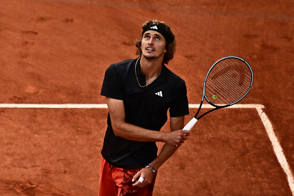 Germany's Alexander Zverev reacts as he celebrates his victory over Argentina's Tomas Martin Etcheverry during their men's singles quarter final match on day eleven of the Roland-Garros Open tennis tournament at the Court Philippe-Chatrier in Paris on June 7, 2023. (Photo by JULIEN DE ROSA / AFP)