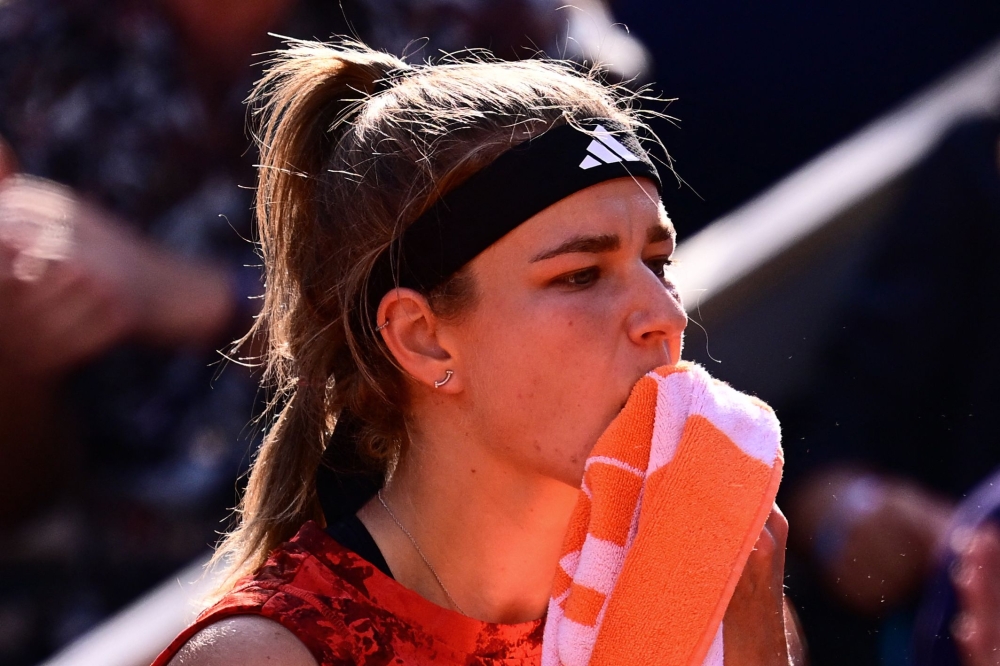 Czech Republic's Karolina Muchova during women's singles semi-final match on day twelve of the Roland-Garros Open tennis tournament at the Court Philippe-Chatrier in Paris on June 8, 2023. (Photo by Emmanuel DUNAND / AFP)