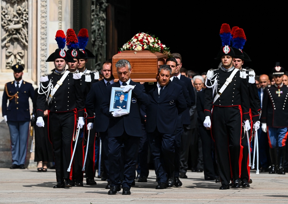 Pallbearers carry the coffin of Italy's former prime minister and media mogul Silvio Berlusconi outside the Duomo cathedral in Milan on June 14, 2023 at the end of the state funeral of Berlusconi. (Photo by Piero CRUCIATTI / AFP)