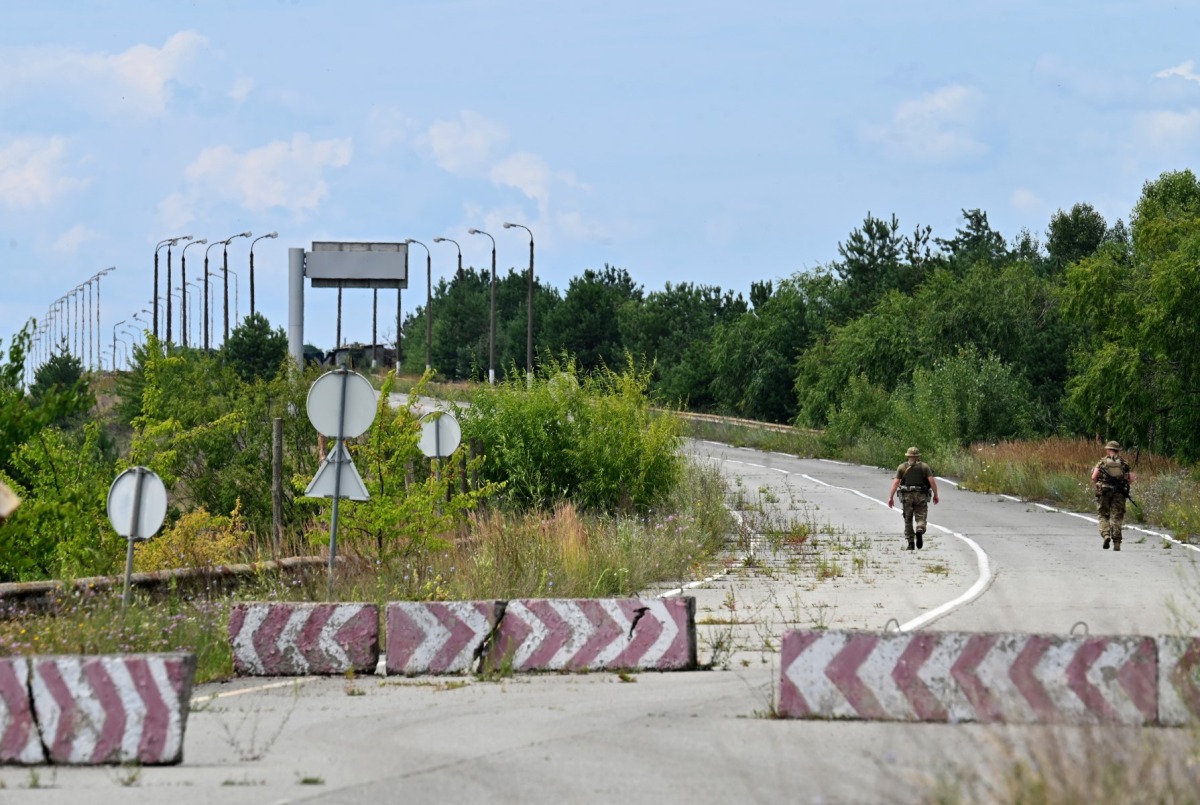 Ukrainian border guards patrol on the closed check point of Slavutych on the Ukrainian-Belarusian border in the Chernihiv region on July 14, 2023, amid the Russian invasion of Ukraine. (Photo by Sergei SUPINSKY / AFP)
