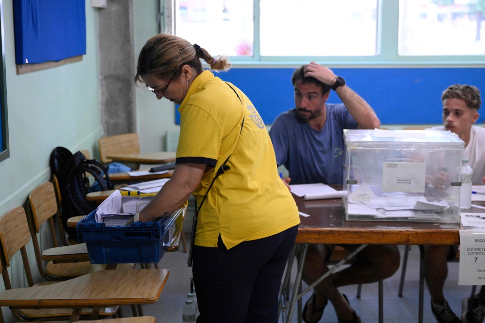 A postman brings postal vote at a polling station in Badalona, during Spain's general election, on July 23, 2023. (Photo by Josep Lago / AFP)
