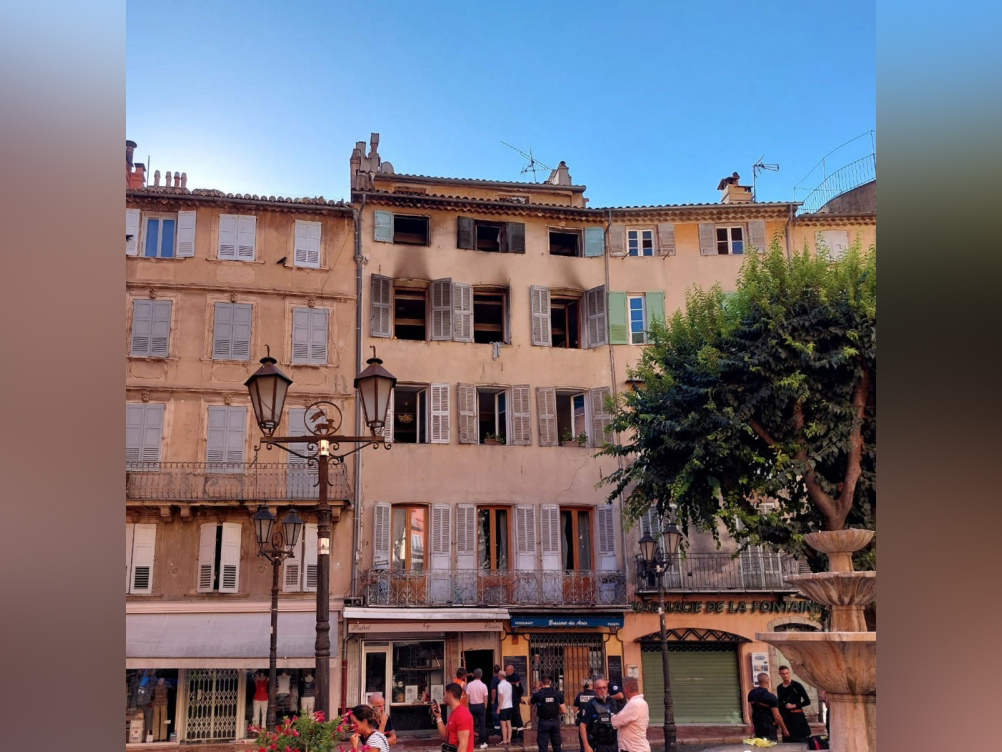 This photograph shows the burnt facade of a five-storey building in the historic centre of Grasse, on August 13, 2023. (Photo by Vincent-Xavier Morvan / AFP)