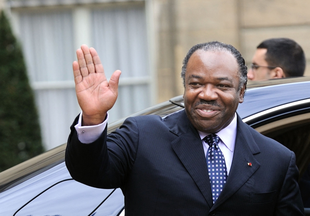 (Files) Gabonese President Ali Bongo Ondimba waves as he leaves the Elysee Palace after a meeting with French President Nicolas Sarkozy at the Elysee Palace in Paris, on February 21, 2011. (Photo by Eric Feferberg / AFP)
 