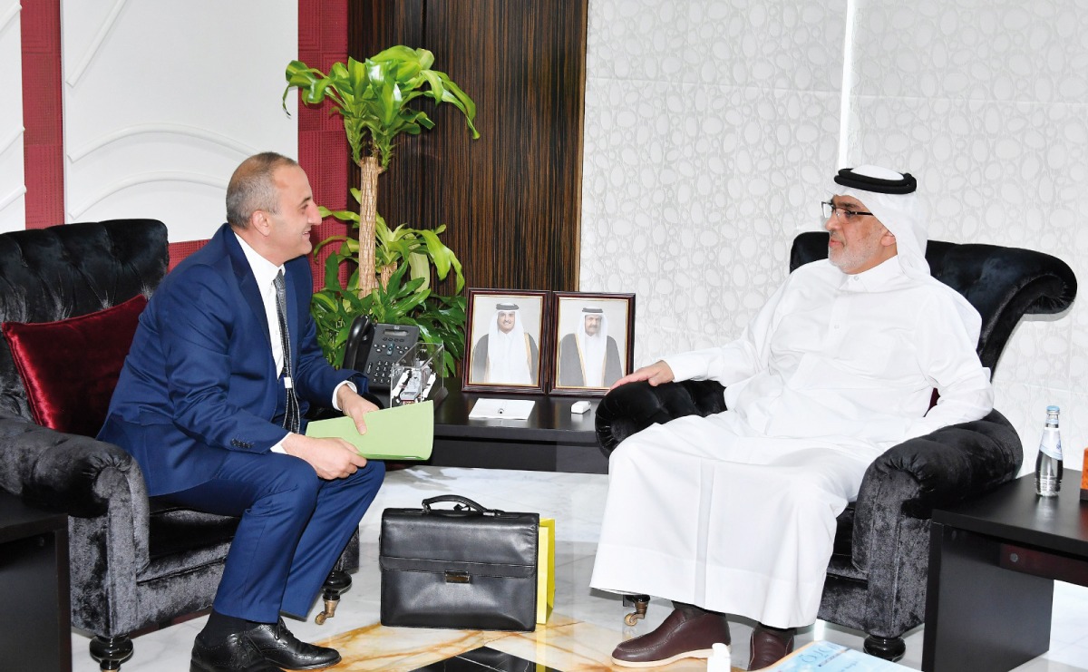 Qatar Chamber board member, Abdulla bin Mohamed Al Emadi, and OIF’s Regional Representative for the Middle East, Levon Amirjanyan, during the meeting.