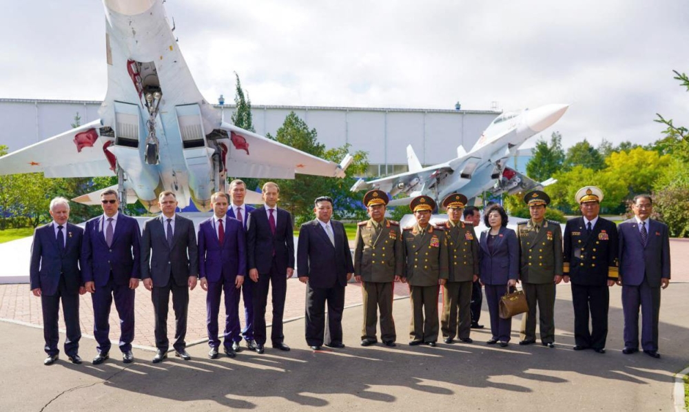 This handout picture posted on September 15, 2023, on the official telegram channel of the Governov of Khabarovsk region Mikhail Degtyaryov shows North Korea's leader Kim Jong Un (centre) visiting an aviation plant in Komsomolsk-on-Amur. (Photo by Official telegram channel of the Governov of Khabarovsk region Mikhail Degtyaryov / AFP)