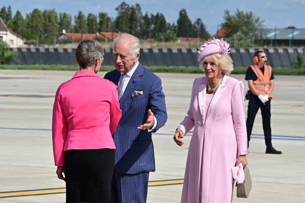 French PM Elisabeth Borne (L) greets Britain's King Charles III (C) and Britain's Queen Camilla (R) upon arrival at the Orly Airport on September 20, 2023. (Photo by Miguel Medina / POOL / AFP)