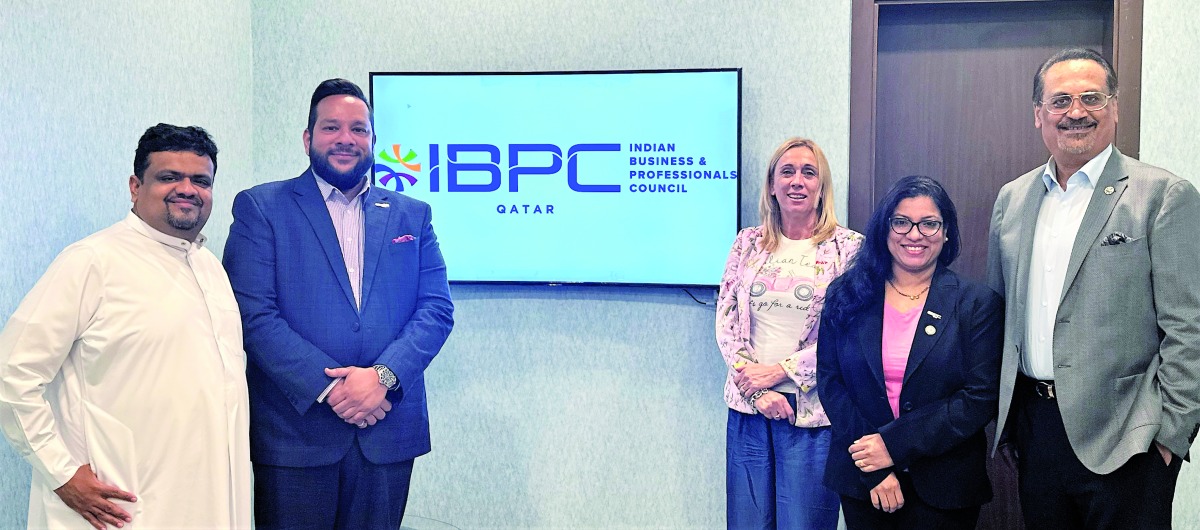 IBPC Qatar and ICCQ officials pose for a group photo.