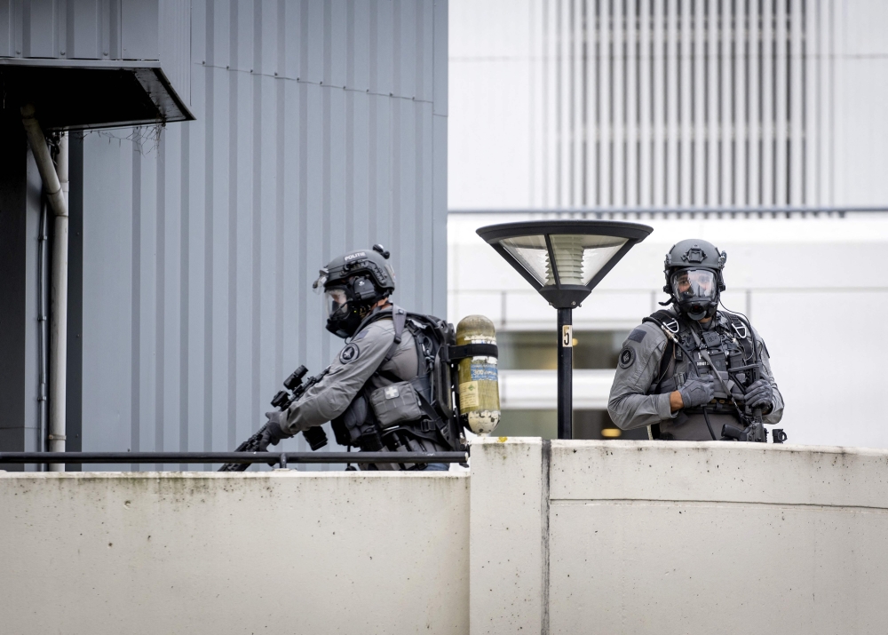 Police officers from the special intervention service take part in an operation at the Erasmus MC hospital that has been cordonned off following reports of a shooting, in Rotterdam, on September 28, 2023. (Photo by Sem van der Wal / ANP / AFP)
