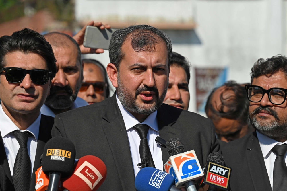 Umar Khan Niazi (C), the lawyer of jailed former Pakistan prime minister Imran Khan, speaks with media representatives outside the Adiala Jail in Rawalpindi on October 23, 2023. (Photo by Aamir QURESHI / AFP)