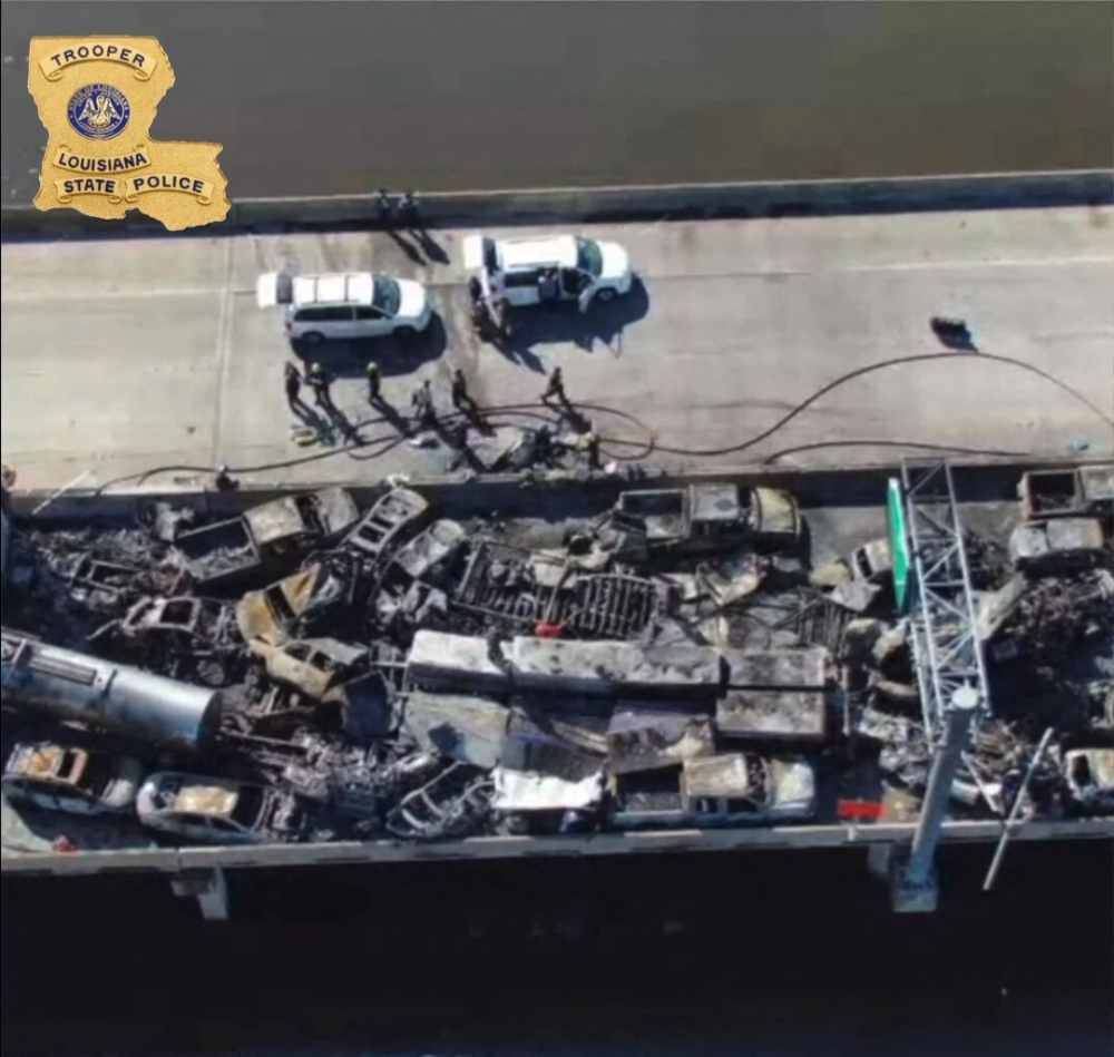 This still image obtained from a handout video released by the Lousiana State Police on Facebook shows burned vehicles after a fire erupted following a crash on Interstate 55 highway in St. John the Baptist Parish, Louisiana, on October 23, 2023. Photo by Louisiana State Police / AFP