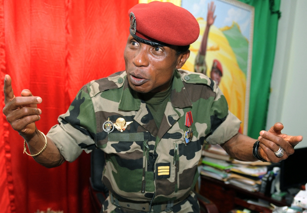 Guinea's military junta chief, Captain Moussa Dadis Camara speaks in Conakry on September 30, 2009. (Photo by SEYLLOU DIALLO / AFP)
