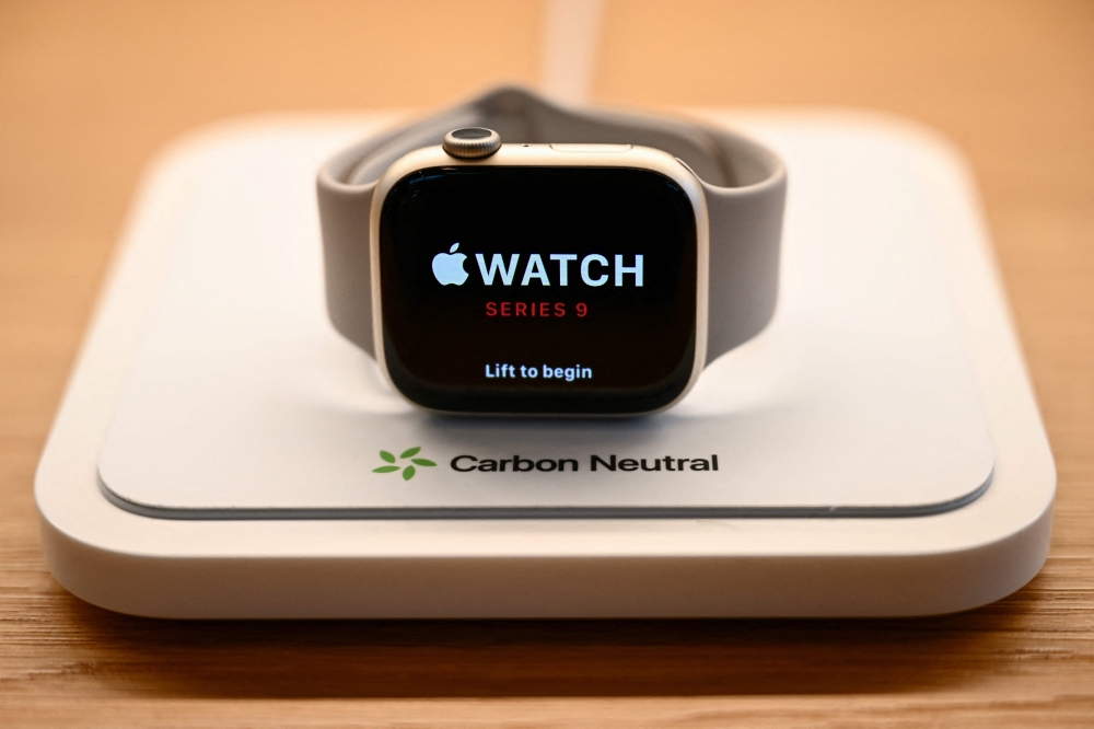An Apple Watch Series 9 carbon neutral device is displayed for sale at The Grove Apple retail store on release day in Los Angeles, California, on September 22, 2023. Photo by Patrick T. Fallon / AFP