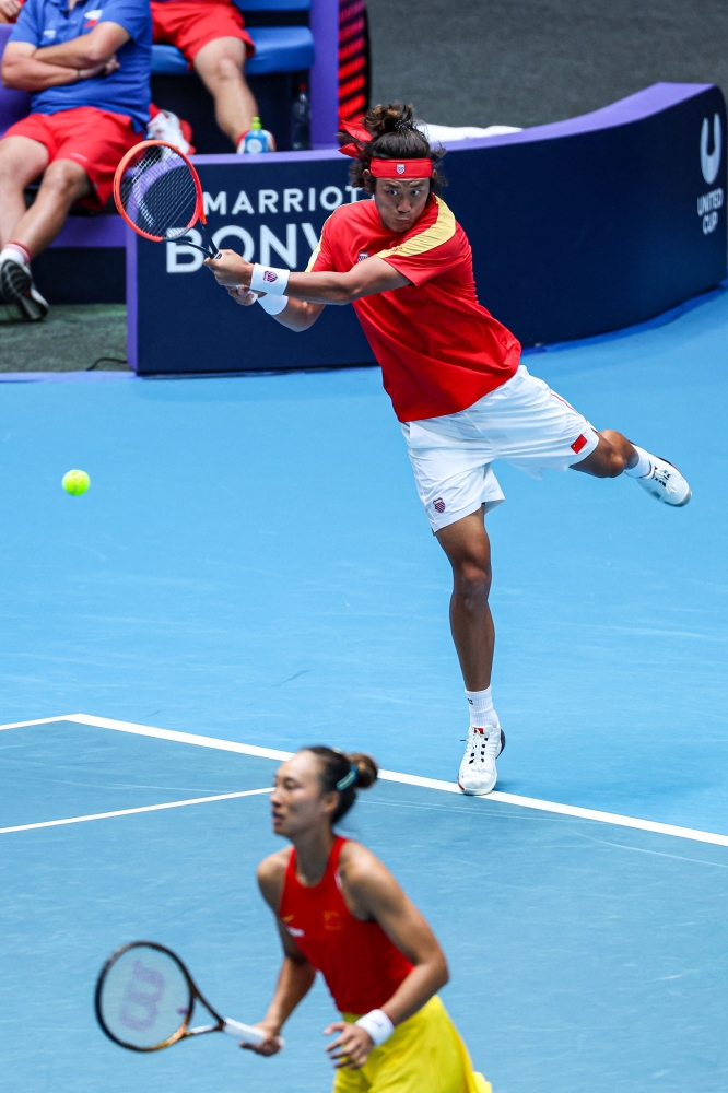 Zhang Zhizhen (top) and Zheng Qinwen hit a return against Czech Republic Jiri Lehecka and Marketa Vondrousova during their mixed doubles match at the United Cup tennis tournament in Perth on December 30, 2023. (Photo by COLIN MURTY / AFP)